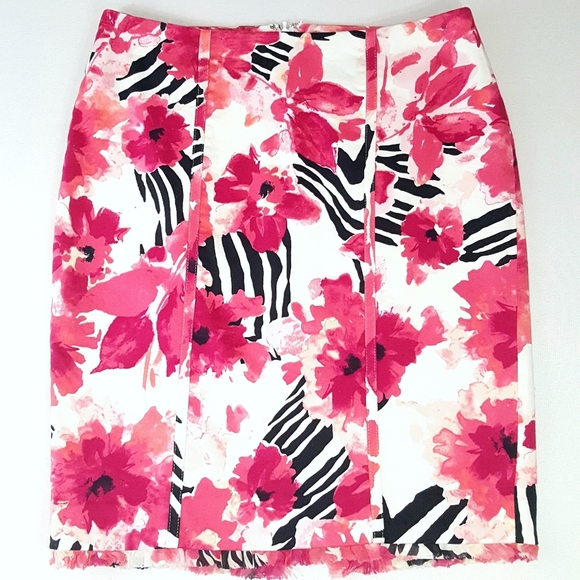 WHITE HOUSE BLACK MARKET Floral Pencil Skirt - Picture 2 of 8